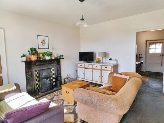 2 bedroom character property to rent - Photo 1