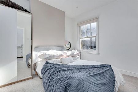 3 bedroom house in London - Photo 4