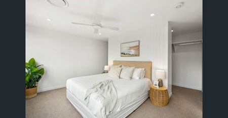 Villa including rooftop with 360 degree views and walking distance to the beach! - Photo 5