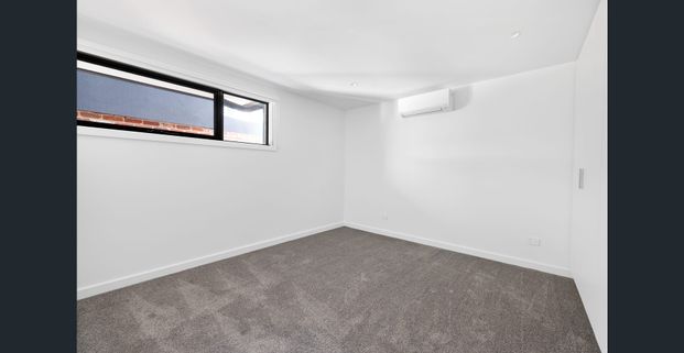 STUNNING BRAND NEW TWO BED TOWNHOUSES WITH CITY VIEWS! - Photo 1