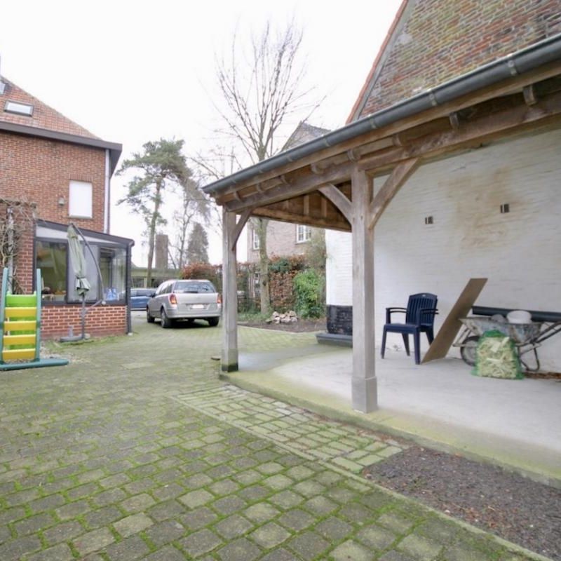 Instapklare, half-open woning met 3 slpk, bijgebouw en oprit voor 985 EUR/mnd - Photo 1