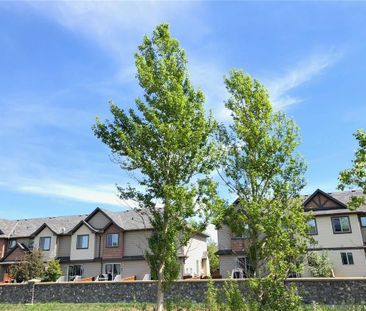 Beautiful 2 ensuited bdrms townhome for rent in Airdrie - Photo 3