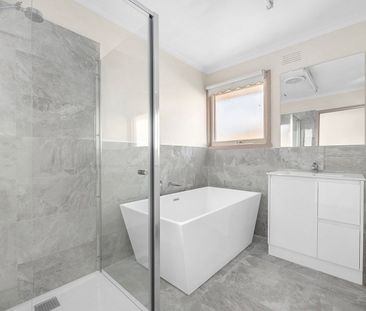 Bright and Spacious Family Home in a Sought-After Location - Photo 2