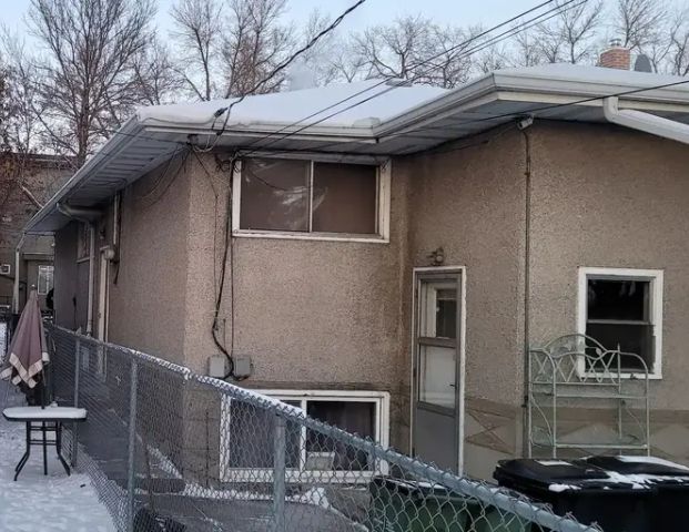 1 BD unit, Independent unit, all included, $1100, Garage | 9853 83 Avenue Northwest, Edmonton - Photo 1