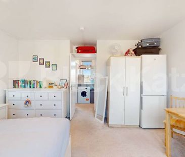 Large studio in then heart of Kentish Town - Photo 4