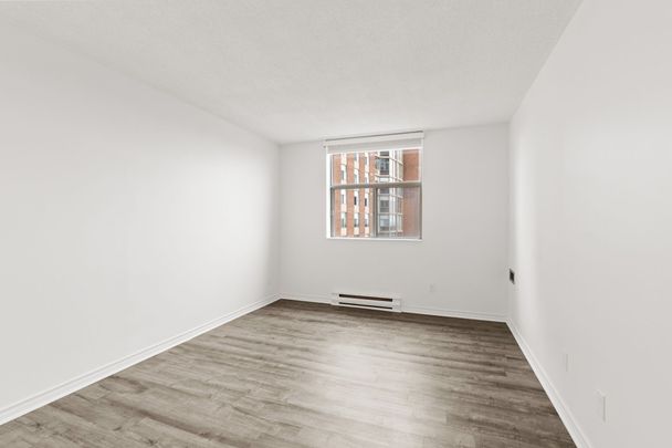 For Lease - 2760 Carousel Crescent Unit# 1111, Blossom Park - Airport and Area, Ontario - Photo 1