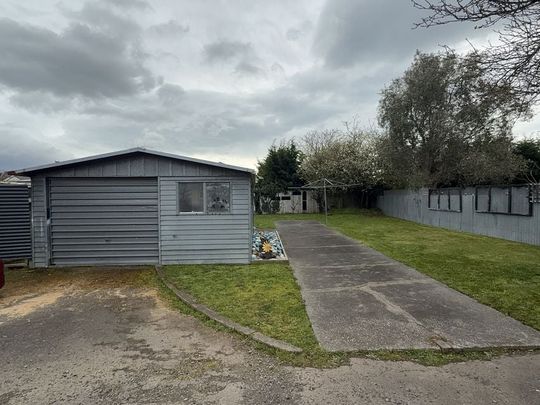Close to town, tidy home - Photo 1