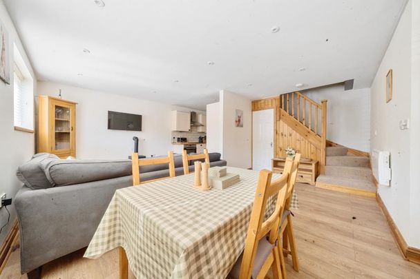 2 bedroom cottage to rent - Photo 1