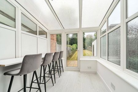 4 bedroom semi-detached house to rent - Photo 4