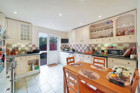 3 bedroom townhouse to rent - Photo 2