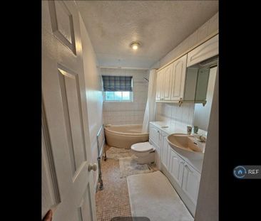 1 bedroom in a house share to rent - Photo 4