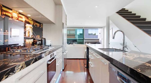 Stylish Ponsonby Living – 3 Bedrooms, 2 Bathrooms, Fully Furnished! - Photo 1