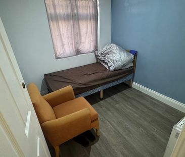 Room in a Shared House, Wickliffe Gardens, HA9 - Photo 4