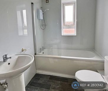 3 bedroom flat to rent - Photo 5