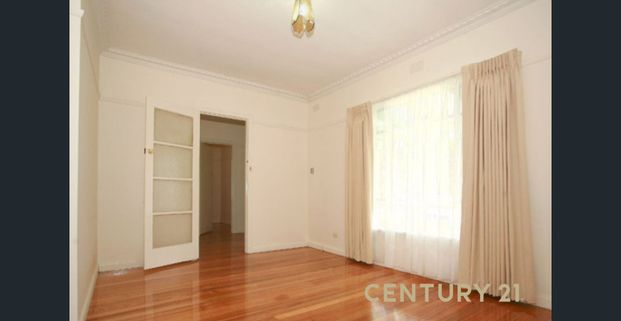 Freshly Painted & Quiet Court Location in a prime spot! - Photo 1