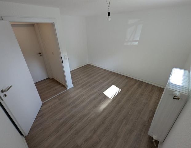 Erstbezug nach Kernsanierung: 3-Zimmer-Wohnung mit EBK & Garage - Photo 1