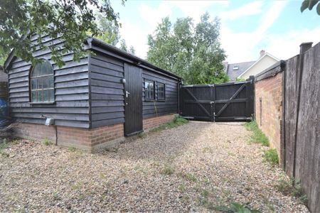 4 bedroom terraced house to rent - Photo 5