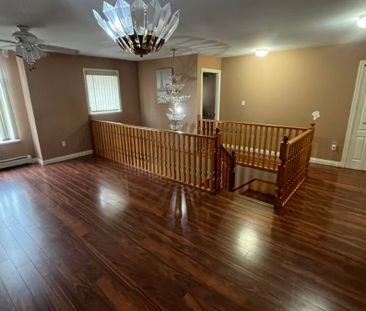 Large 4 Bedroom Upper in West Abbotsford - Photo 3