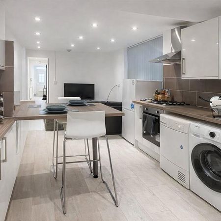 1 bedroom in a house share to rent - Photo 3