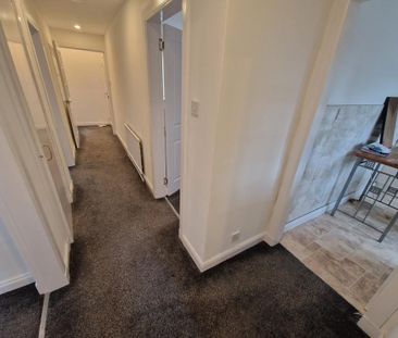 2 bedroom ground floor flat to rent - Photo 2
