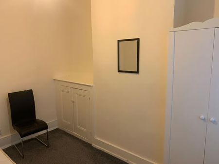 Room in a Shared House, Alfred Road, SE25 - Photo 2