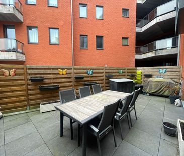 Modern gelijkvloers appartement met terras in hartje stad - Photo 1