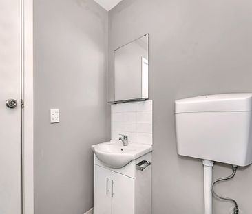 Cute & Modern 1x1 Unit in Secure Complex - Photo 3