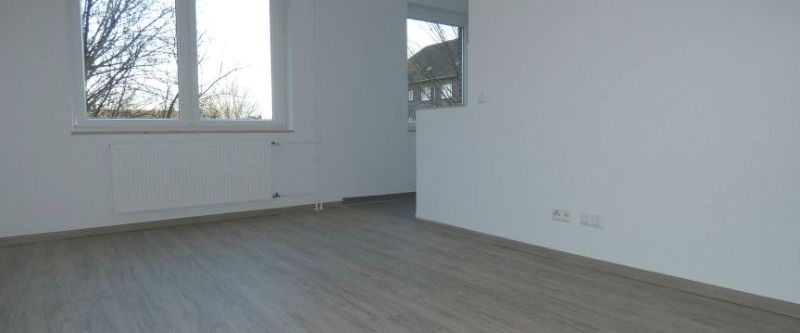 *** Charmante 2-Zi.-Whg. mit Loggia in grüner Lage! *** - Foto 1