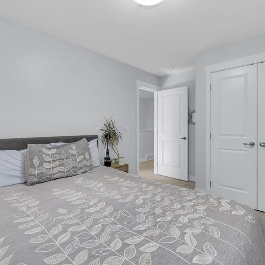 Beautiful Townhome – Shannon Lake - Photo 1