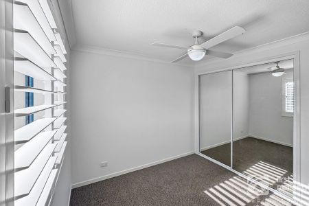 Spacious 2 Bedroom, 2 Bathroom Unit in Prime Lakeside Location - Photo 5