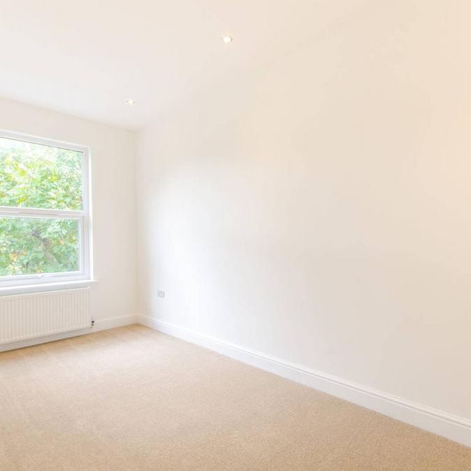 3 bedroom flat to rent - Photo 1