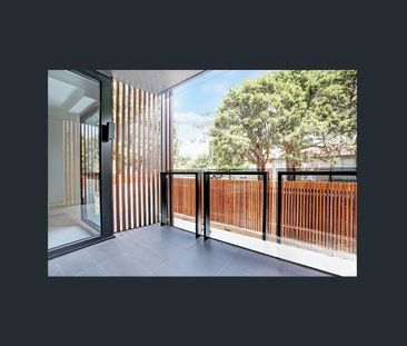 Sophisticated Urban Retreat in the Prestigious Trentwood Residences - Photo 2