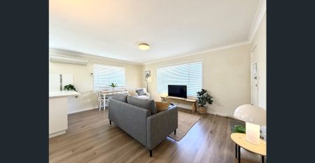 EAST TAMWORTH - FULLY FURNISHED - 2 Bedroom Upstairs Unit - Photo 2