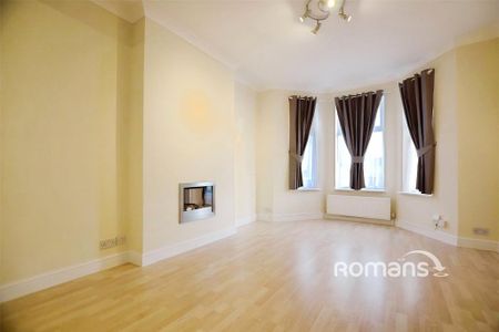 4 bedroom detached house to rent - Photo 2