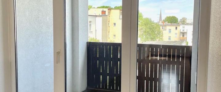 Geräumige Dachgeschosswohnung in lebendigem Innenstadtviertel - Photo 1