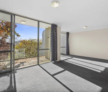 Top Floor Apartment in Prime Location - Photo 2