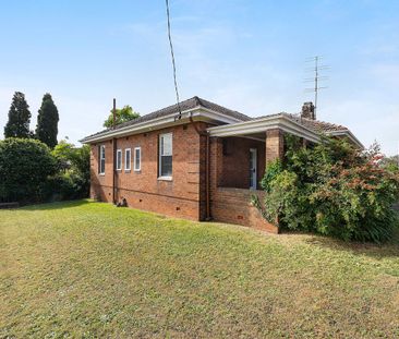 CLASSIC BRICK BEAUTY IN A CENTRAL MAITLAND LOCATION - Photo 1