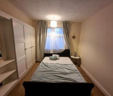 3 bedroom terraced house to rent - Photo 4