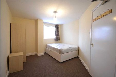 28 Crescent Park, Heaton Norris, Stockport, Manchester, SK4 2HT - Photo 3