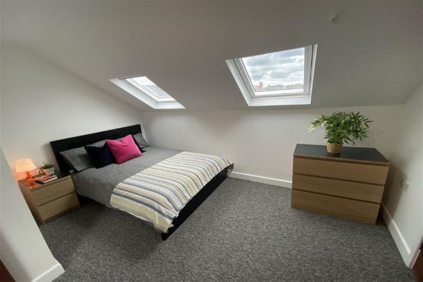 Rooms at City Road, Beeston, NG9 2LQ - Photo 1