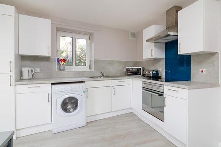 4 bedroom apartment to rent - Photo 2