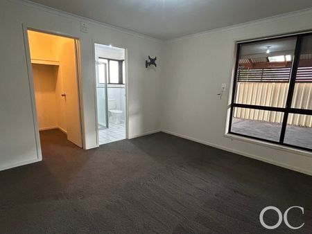 Open The Door to Spacious, Comfortable Family Living - Photo 5