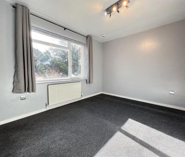 Flat 116C, Pine Court, Stourbridge, West Midlands - Photo 2