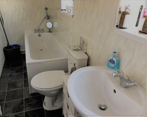 3 bedroom terraced house to rent - Photo 1