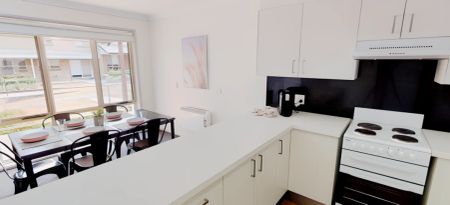 5 Bedroom Townhouse with Ensuite - Photo 2