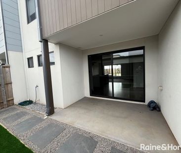 22 Greaves Avenue, Deanside, VIC 3336 - Photo 6