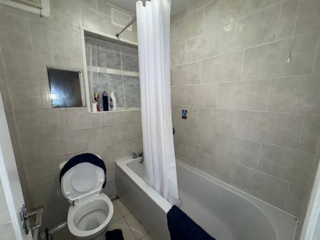 2 Bed Terraced House, Morena Street, SE6 - Photo 3