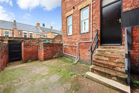 2 bedroom flat to rent - Photo 5