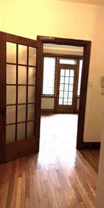 PRES DU METRO SNOWDON 2 CHAMBRES FERMEES- RENOVE - Photo 4