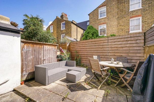 Thirsk Road, Battersea, SW11 - Photo 1